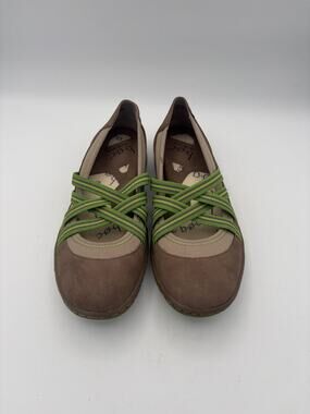 Women’s B.O.C Size 7.5 Taupe & Green Nambe Mary Jane Flats